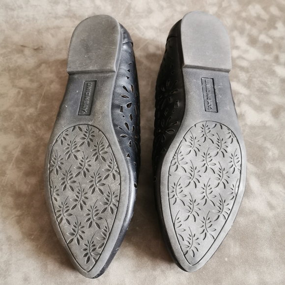 UNIONBAY Black Cutout Flats - Picture 2 of 5